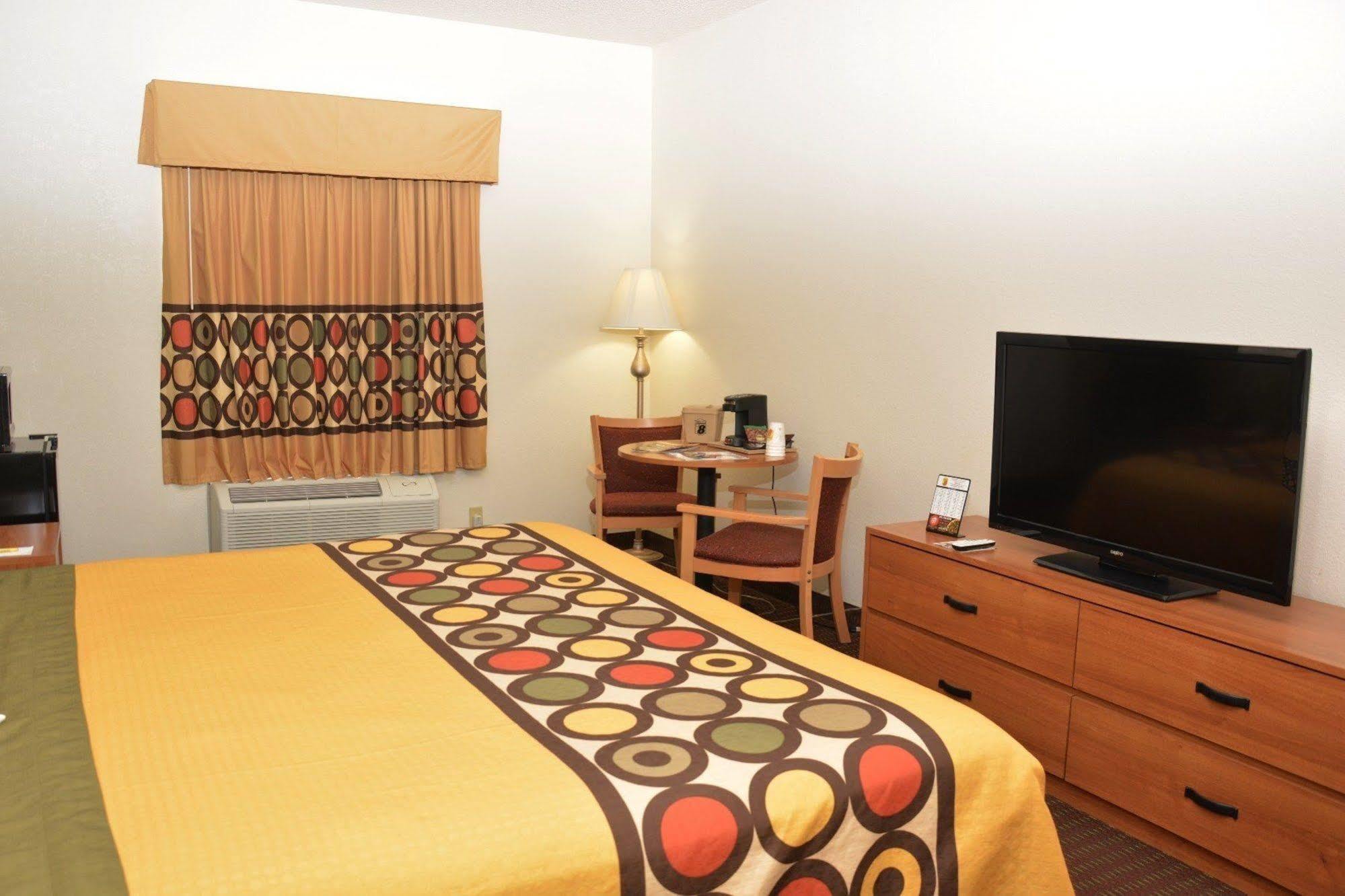Super 8 By Wyndham Corydon Hotel Ngoại thất bức ảnh